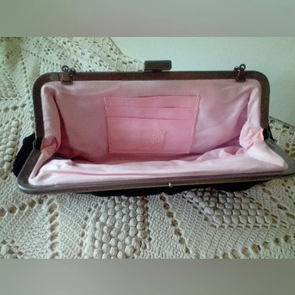 NWOT Velvet evening clutch - Picture 3 of 4